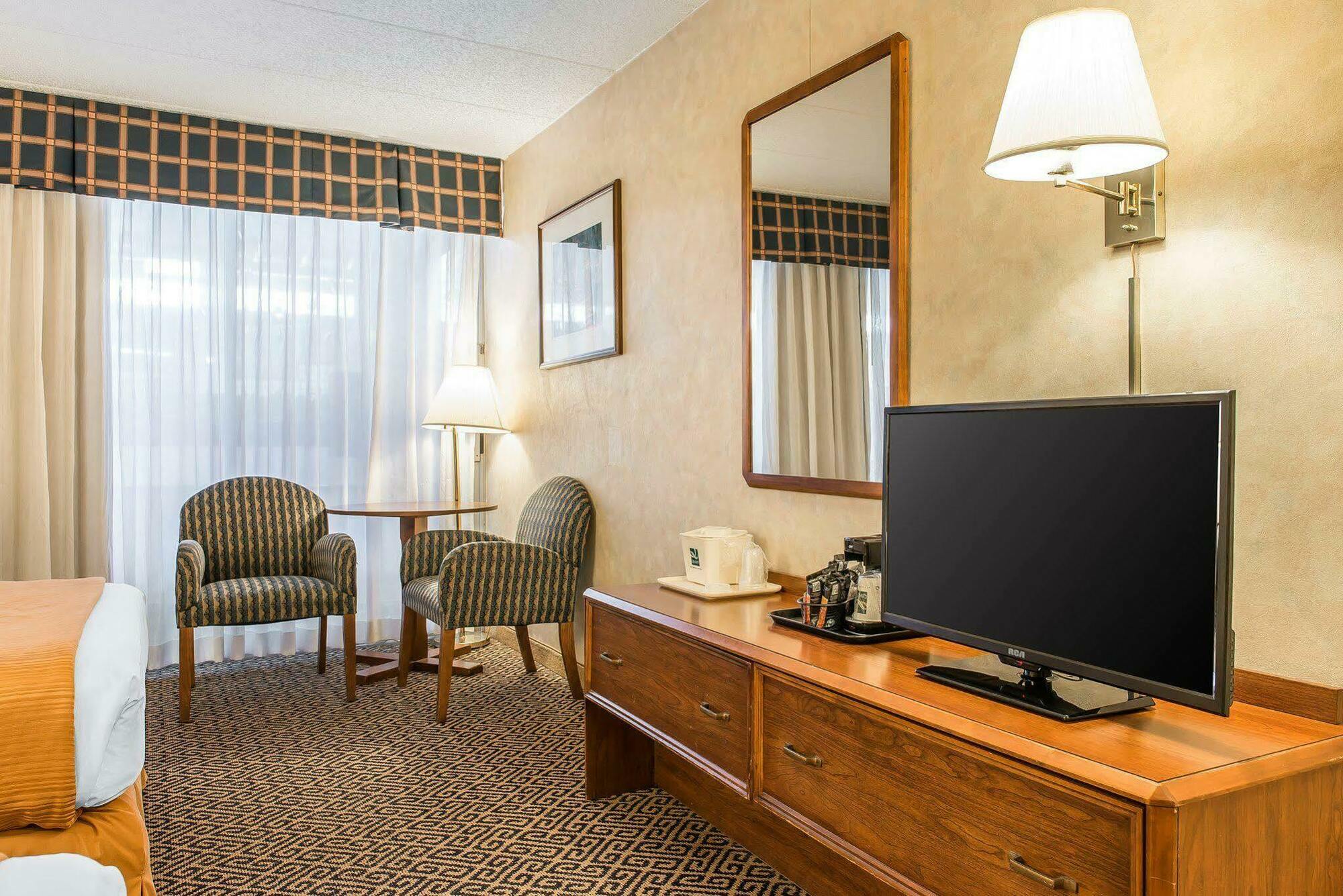 Quality Inn And Conference Center Springfield Luaran gambar